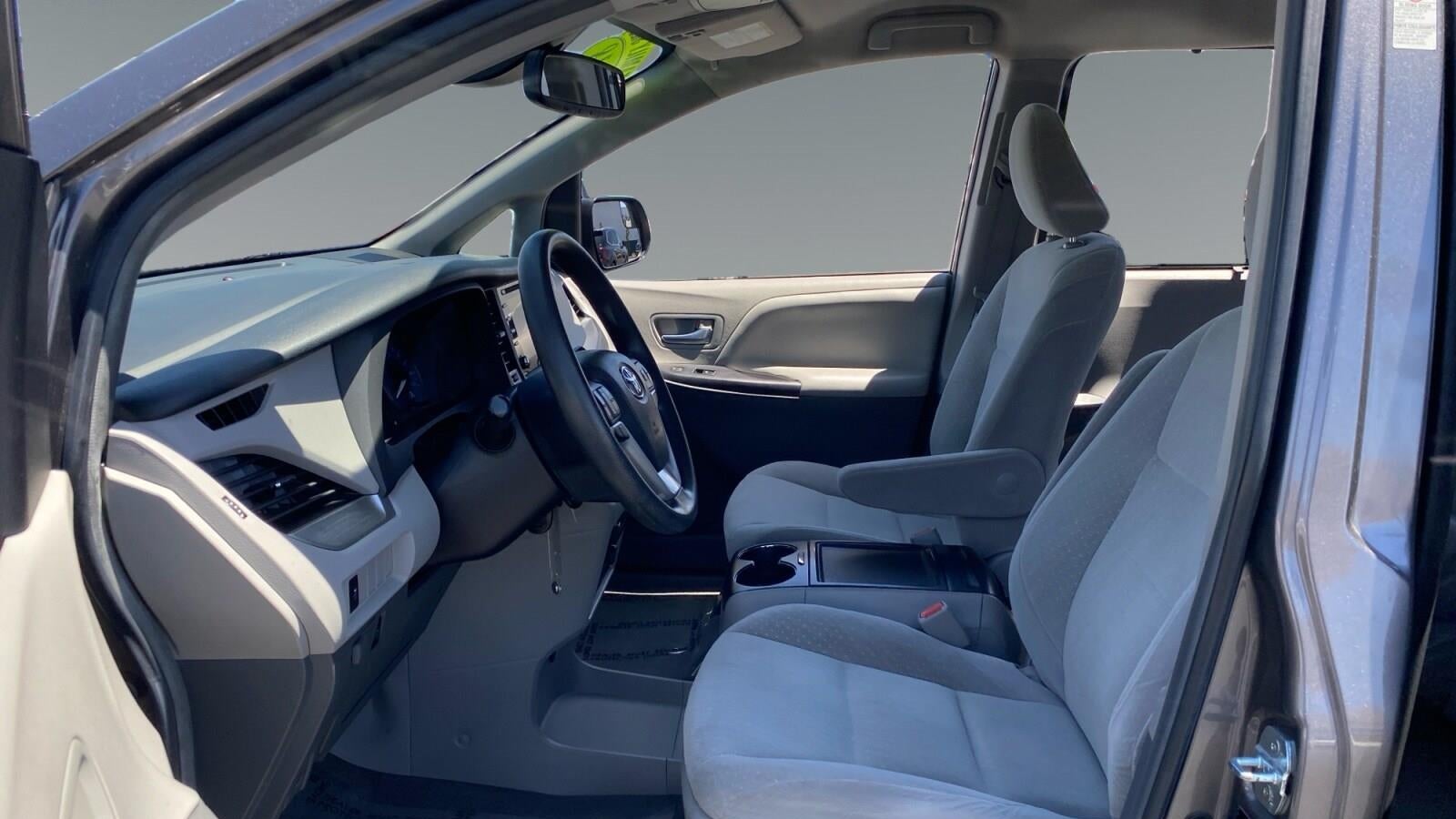 2018 Toyota Sienna 