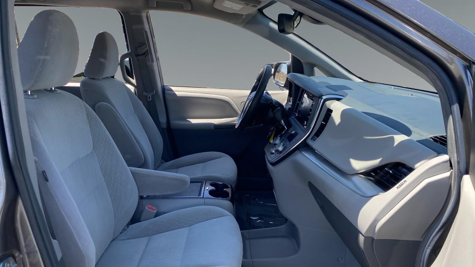 2018 Toyota Sienna 