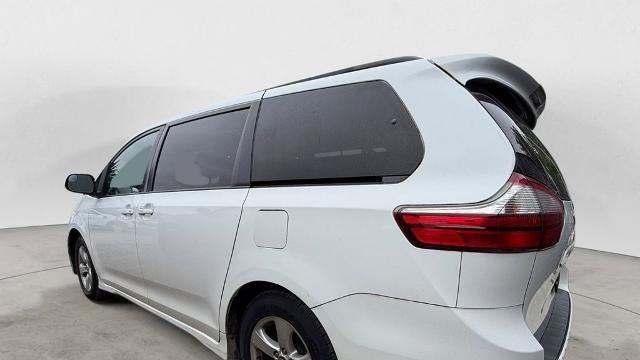 2018 Toyota Sienna LE 7-Passenger Auto Access Seat
