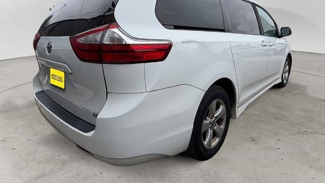2018 Toyota Sienna LE 7-Passenger Auto Access Seat