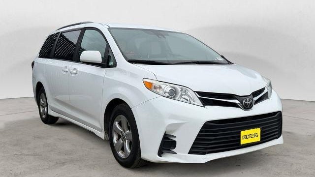 2018 Toyota Sienna LE 7-Passenger Auto Access Seat