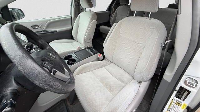 2018 Toyota Sienna LE 7-Passenger Auto Access Seat