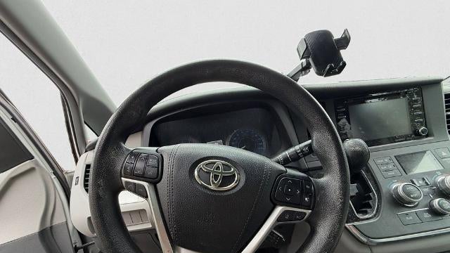 2018 Toyota Sienna LE 7-Passenger Auto Access Seat
