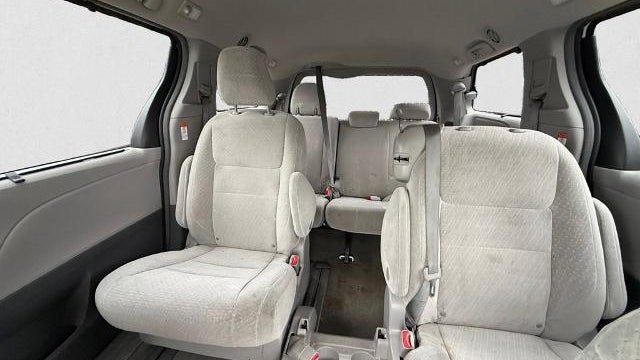 2018 Toyota Sienna LE 7-Passenger Auto Access Seat