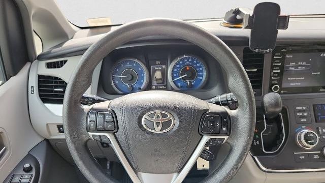2018 Toyota Sienna LE 7-Passenger Auto Access Seat