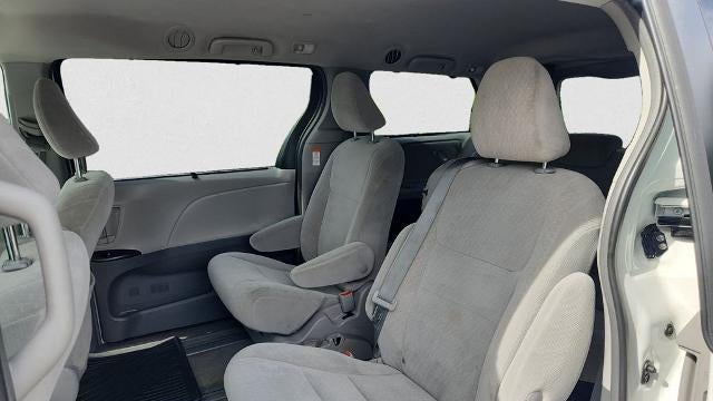 2018 Toyota Sienna LE 7-Passenger Auto Access Seat