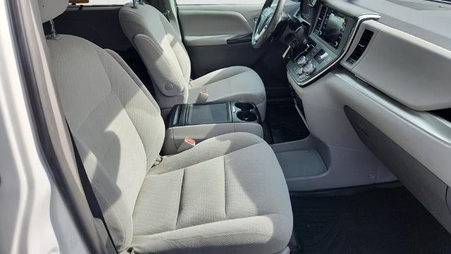 2018 Toyota Sienna LE 7-Passenger Auto Access Seat