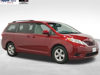 2017 Toyota Sienna LE 7-Passenger Auto Access Seat 4DR Mini-Van