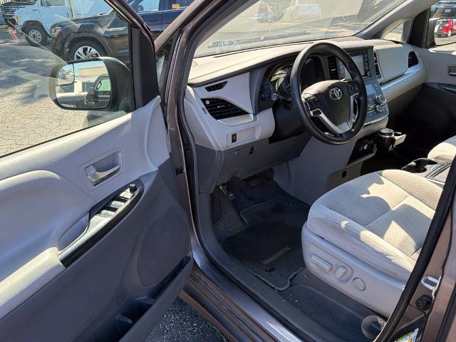 2019 Toyota Sienna - $22,398