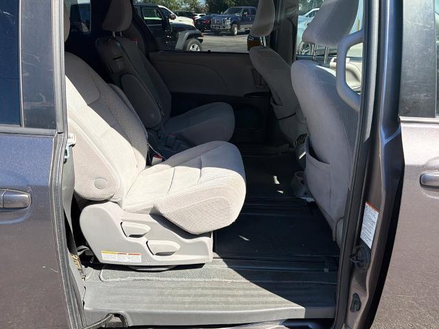 2019 Toyota Sienna - $22,398