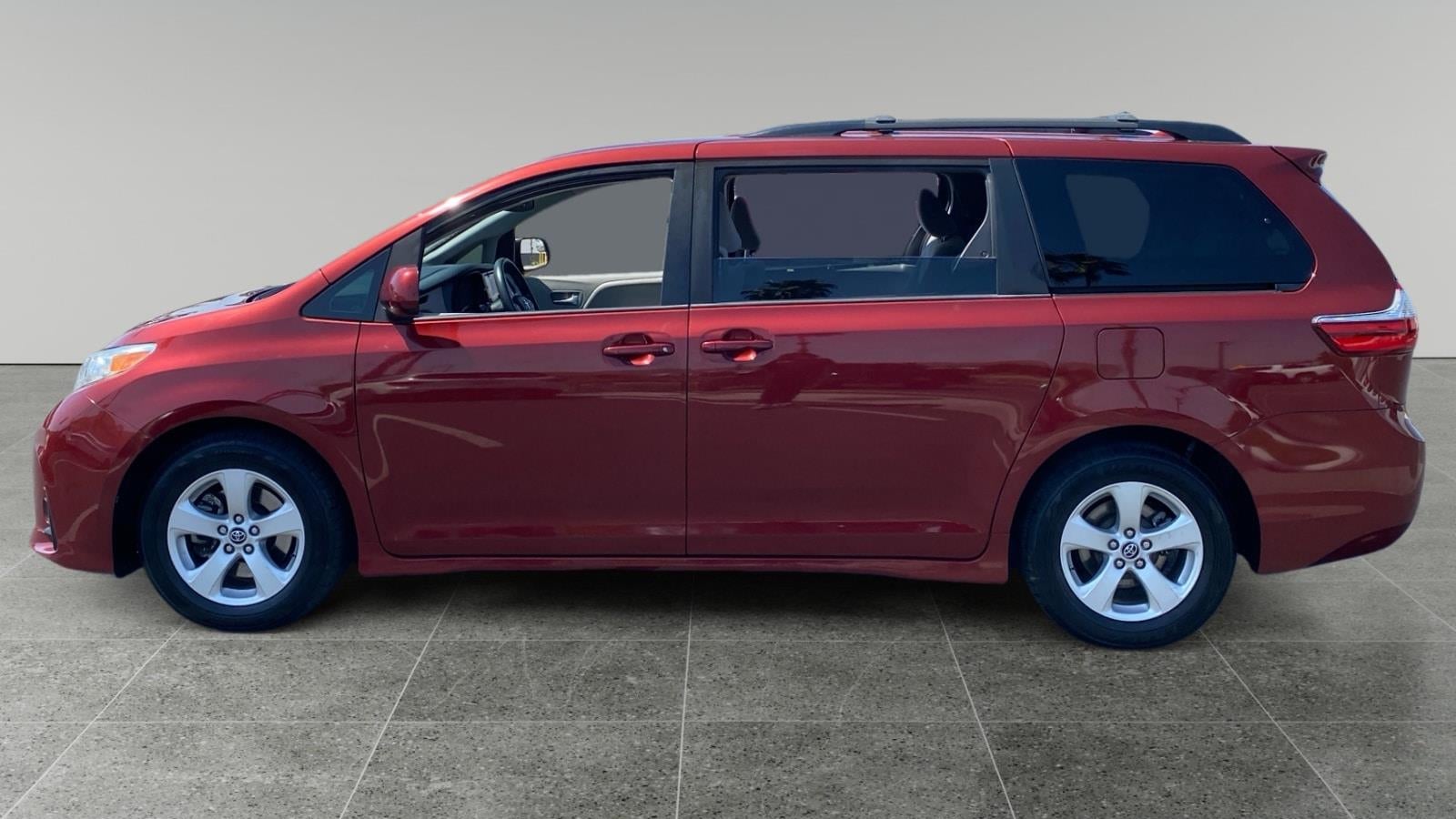 2020 Toyota Sienna LE 7-Passenger Auto Access Seat