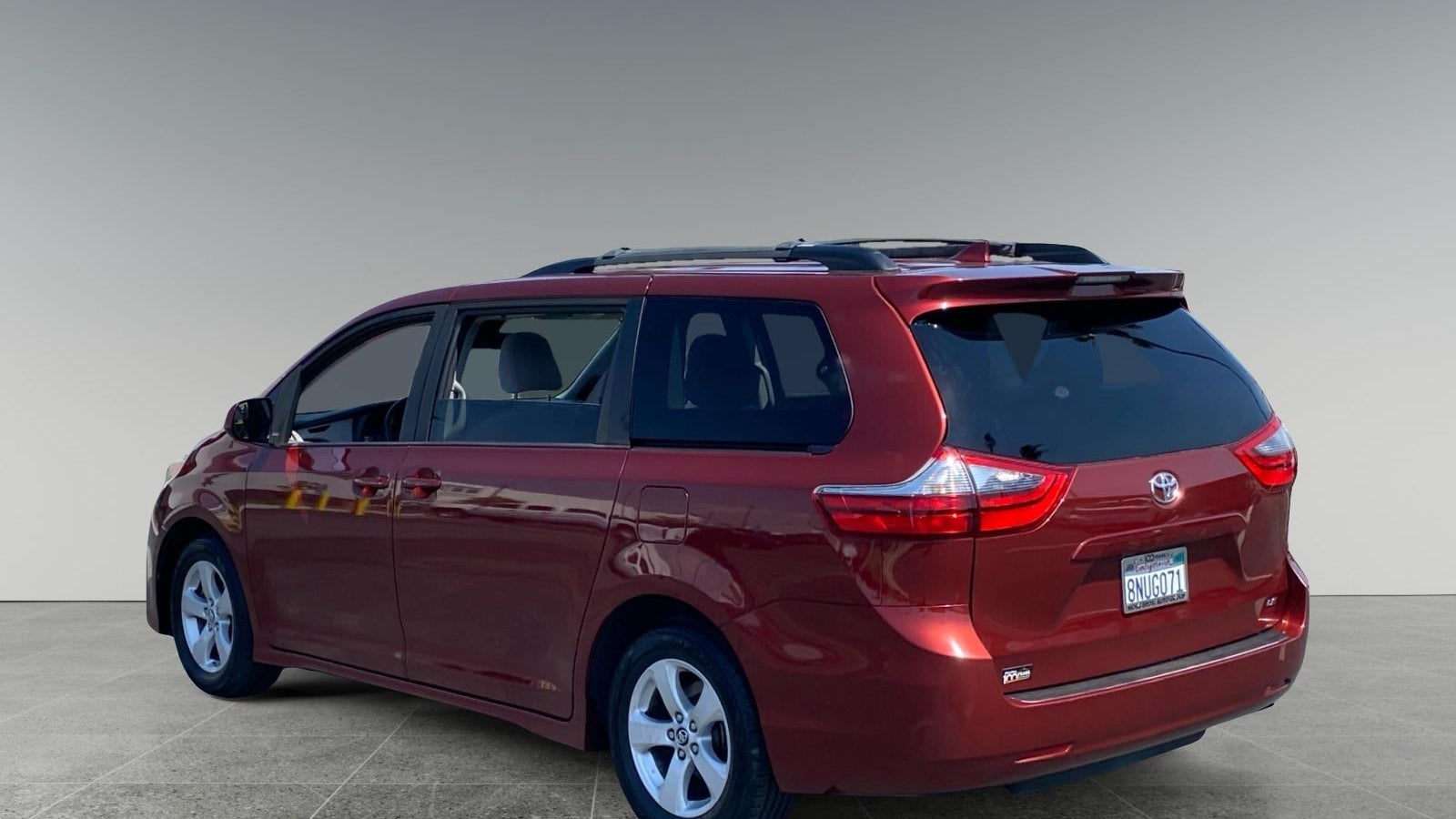 2020 Toyota Sienna LE 7-Passenger Auto Access Seat
