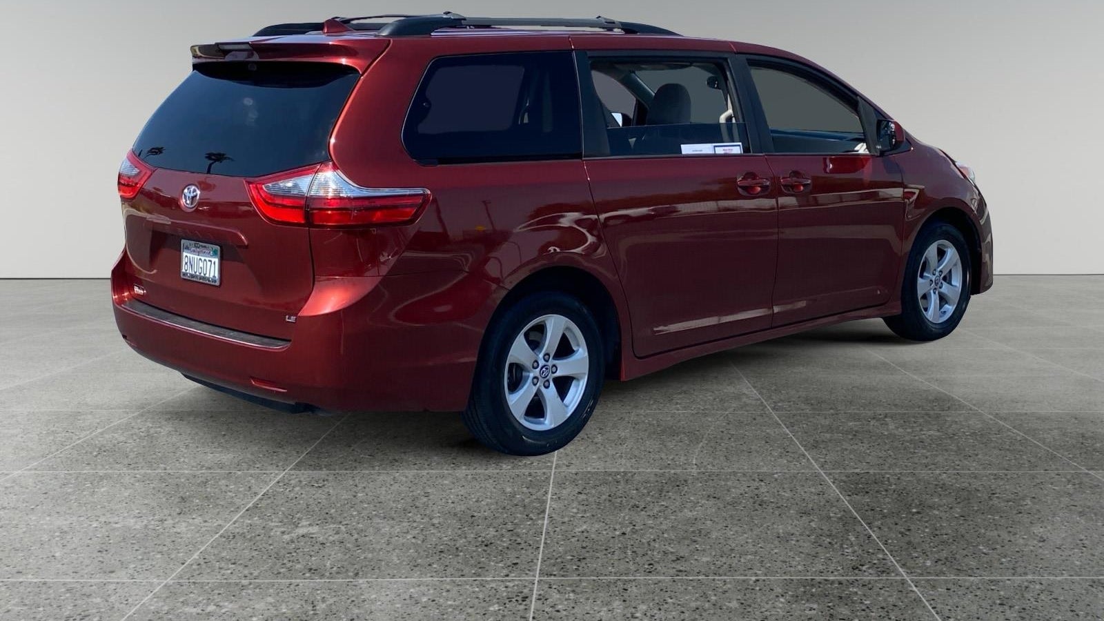 2020 Toyota Sienna LE 7-Passenger Auto Access Seat