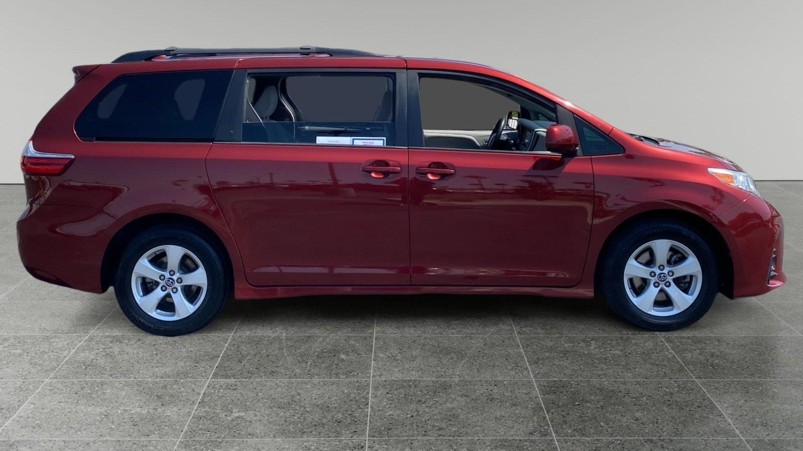 2020 Toyota Sienna LE 7-Passenger Auto Access Seat