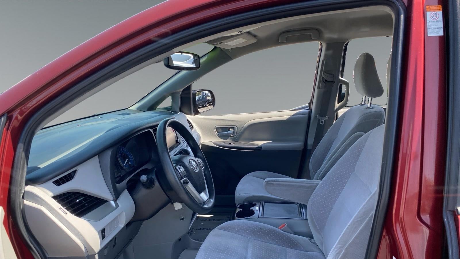 2020 Toyota Sienna LE 7-Passenger Auto Access Seat
