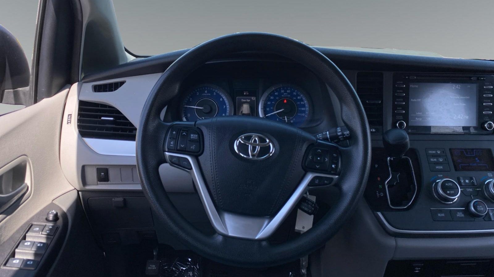 2020 Toyota Sienna LE 7-Passenger Auto Access Seat