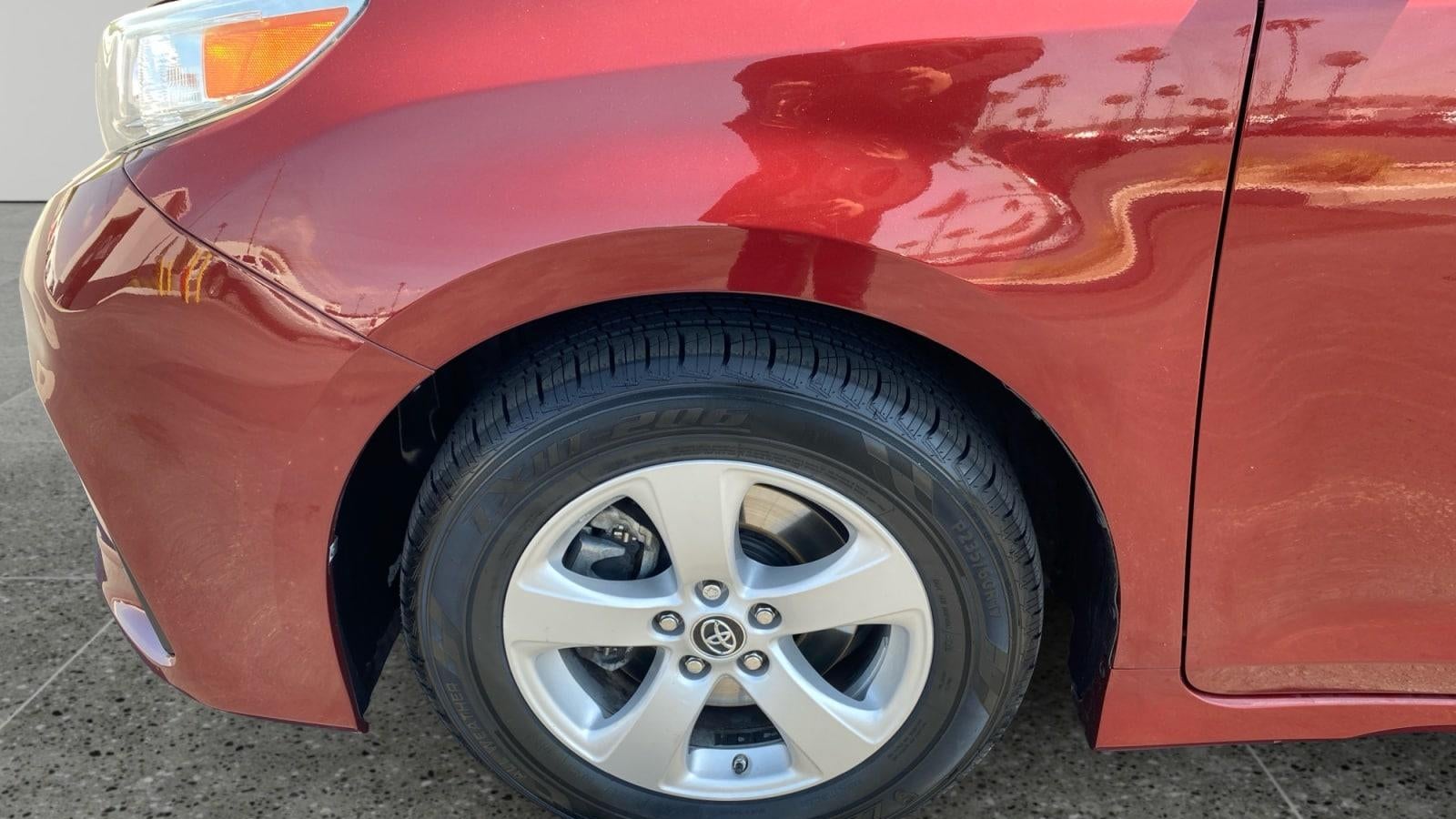 2020 Toyota Sienna LE 7-Passenger Auto Access Seat