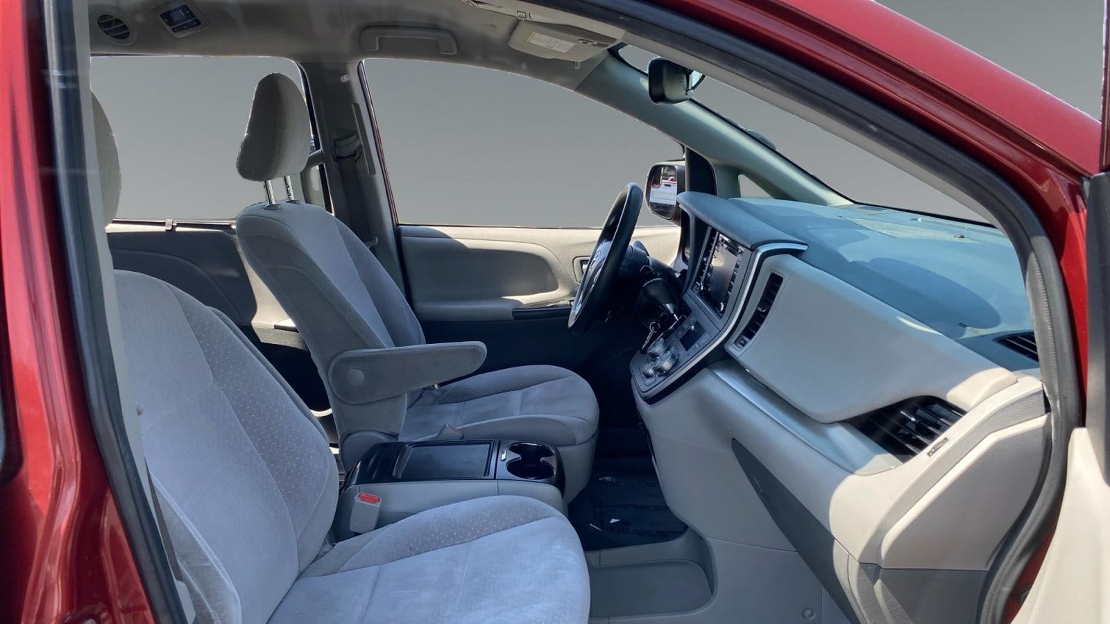 2020 Toyota Sienna LE 7-Passenger Auto Access Seat