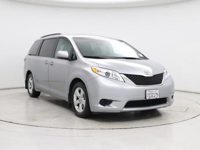 2017 Toyota Sienna LE 7-Passenger Auto Access Seat 4DR Mini-Van