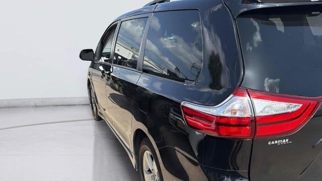 2018 Toyota Sienna LE 7-Passenger Auto Access Seat