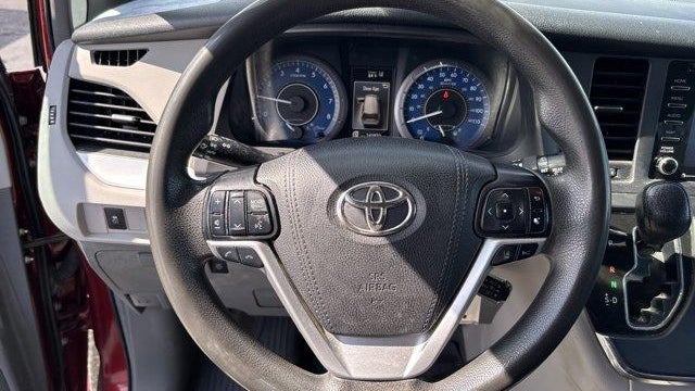 2019 Toyota Sienna LE 7-Passenger Auto Access Seat