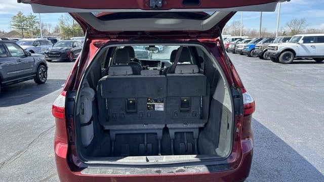 2019 Toyota Sienna LE 7-Passenger Auto Access Seat