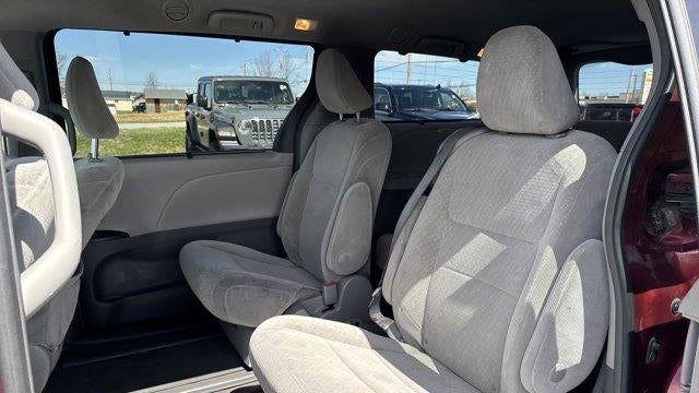 2019 Toyota Sienna LE 7-Passenger Auto Access Seat