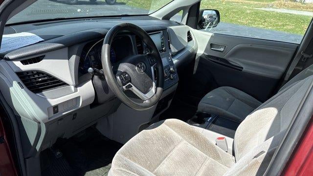 2019 Toyota Sienna LE 7-Passenger Auto Access Seat