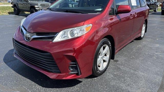 2019 Toyota Sienna LE 7-Passenger Auto Access Seat