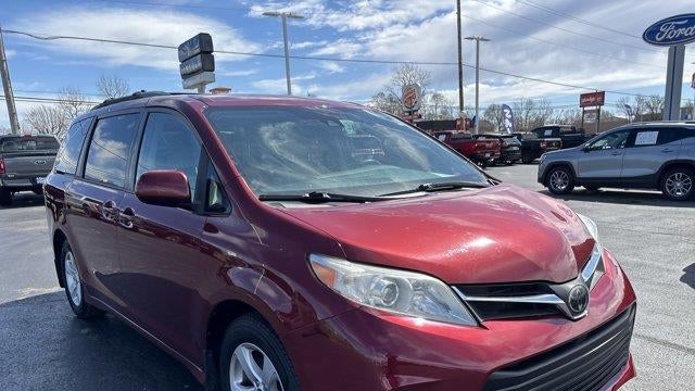 2019 Toyota Sienna LE 7-Passenger Auto Access Seat