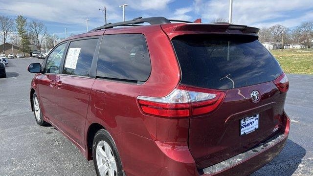 2019 Toyota Sienna LE 7-Passenger Auto Access Seat