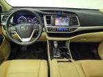 2017 Highlander Thumbnail 8