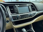 2017 Highlander Thumbnail 22