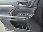 2019 Highlander Thumbnail 34