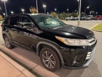 2019 Highlander Thumbnail 7