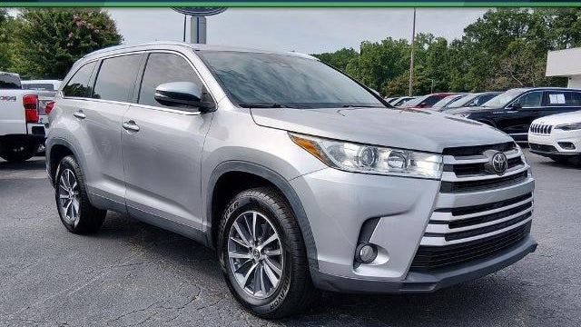 Preowned 2019 Toyota Highlander SE for Sale