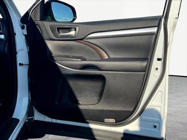 2019 Toyota Highlander - $29,822