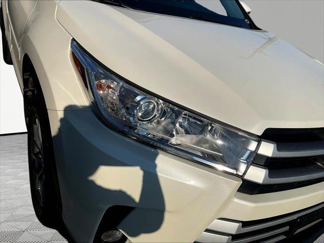 2019 Toyota Highlander - $29,822