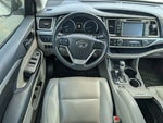 2019 Highlander Thumbnail 8
