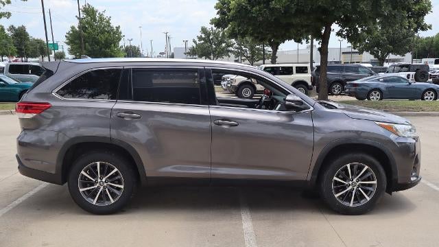 2019 Toyota Highlander SE