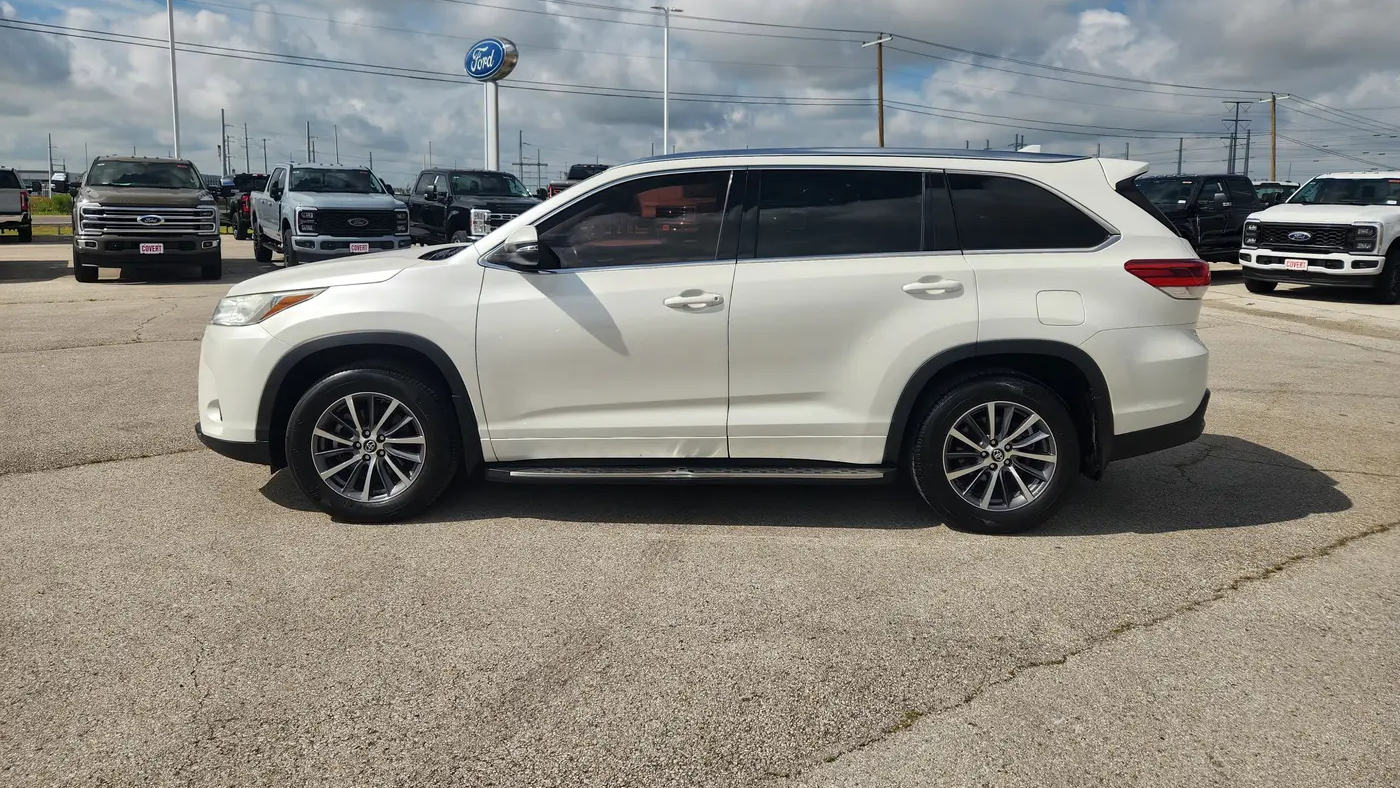 2017 Toyota Highlander SE