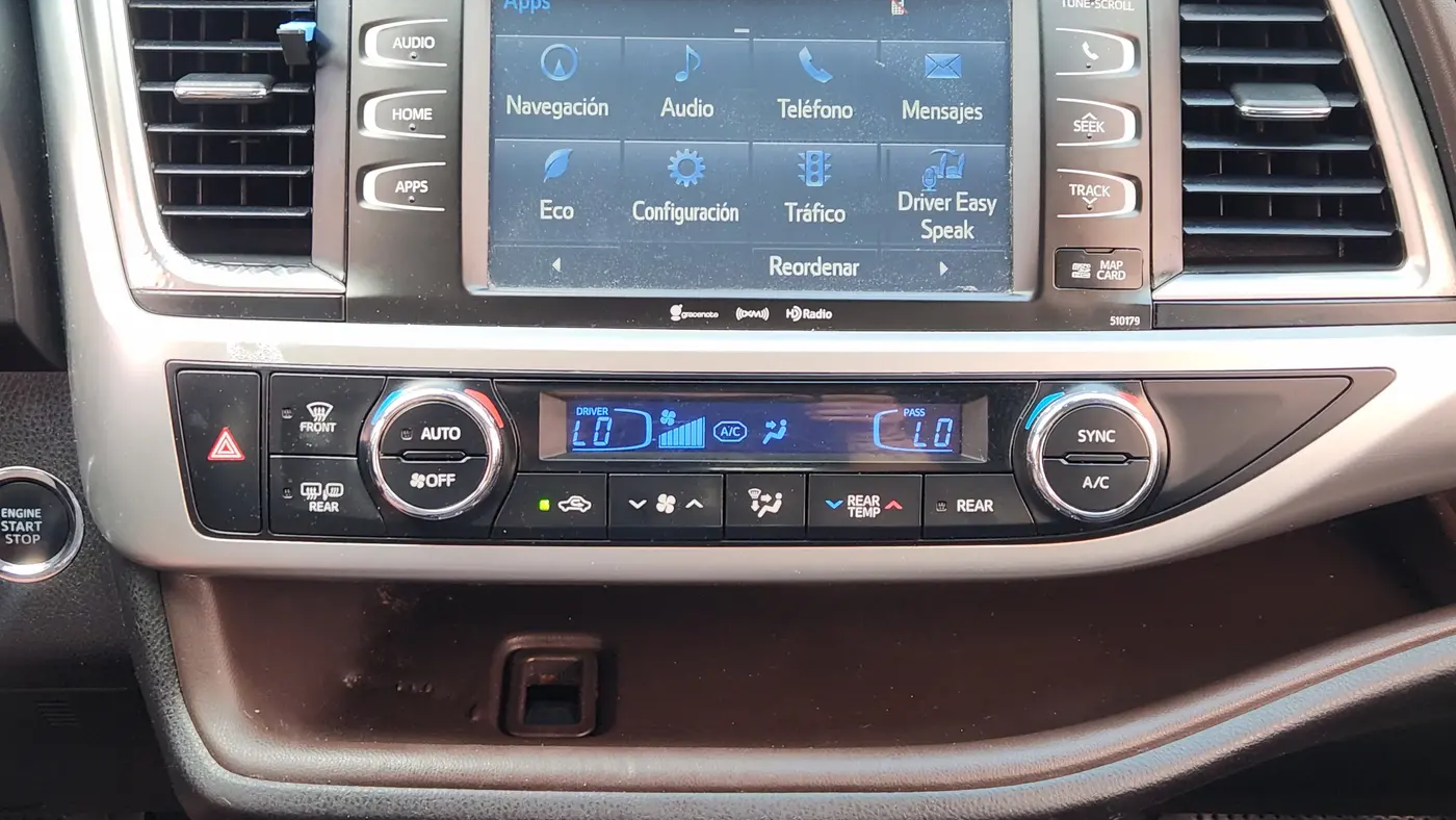 2017 Toyota Highlander SE