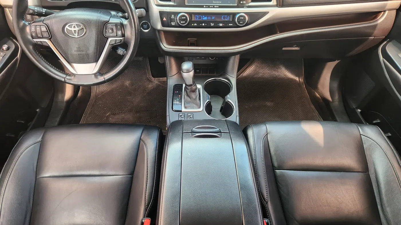 2017 Toyota Highlander SE
