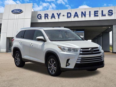 Photo of a 2019 Toyota Highlander XLE 4DR SUV for sale