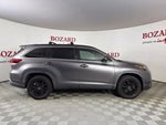 2019 Highlander Thumbnail 14