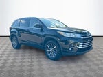 2017 Highlander Thumbnail 4