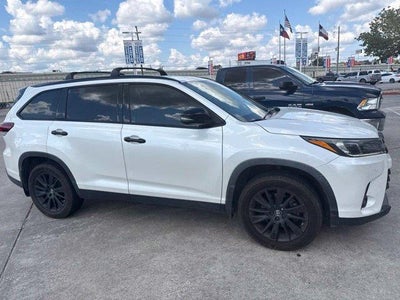2019 Toyota Highlander SE 4DR SUV