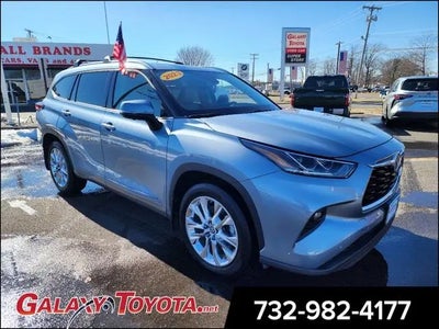 Photo of a 2023 Toyota Highlander Hybrid AWD Limited 4DR SUV for sale