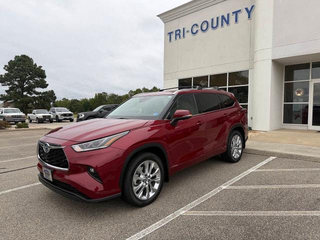 2023 Toyota Highlander - $42,995