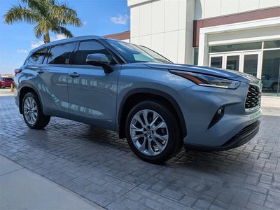 Photo of a 2023 Toyota Highlander Hybrid AWD Limited 4DR SUV for sale